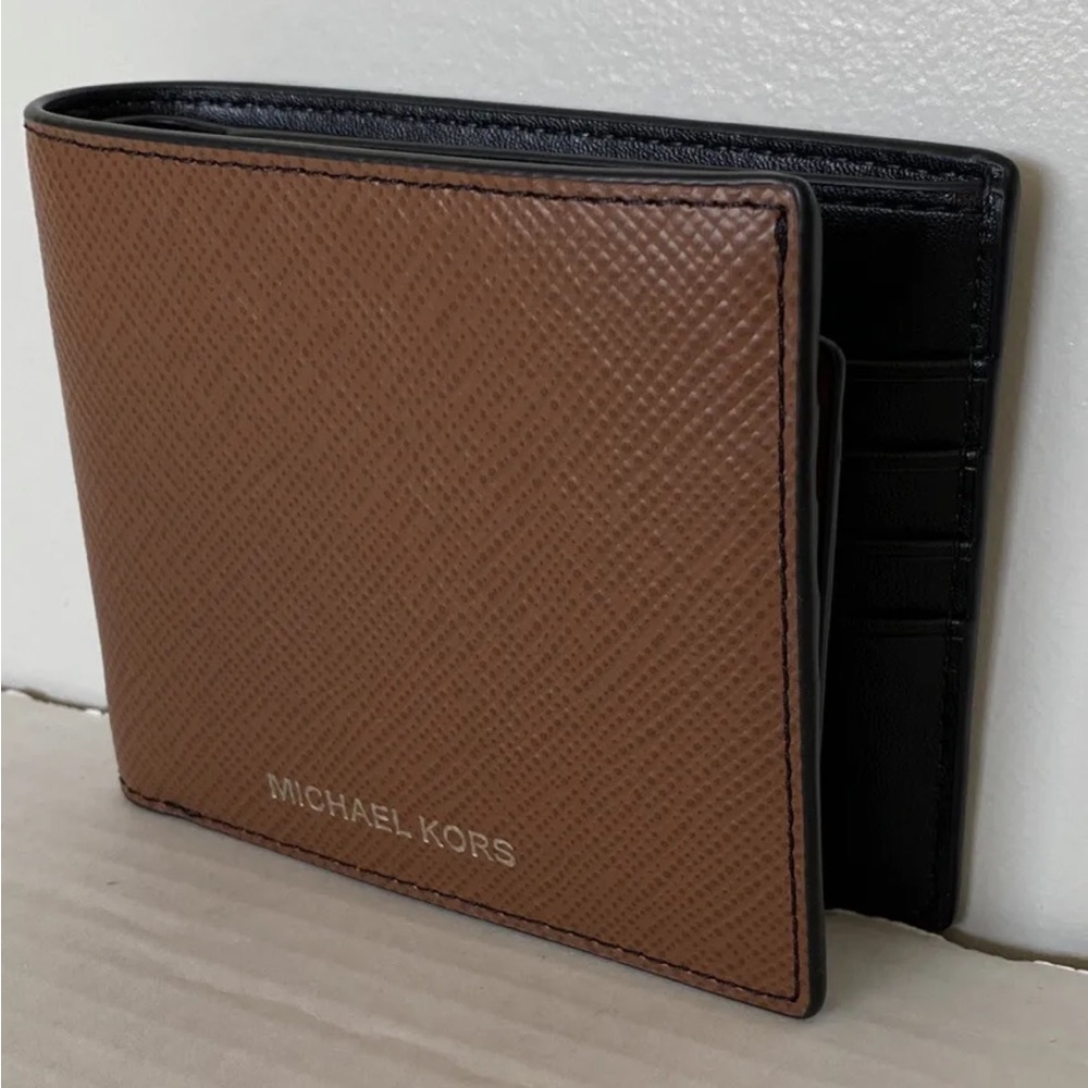 New Michael Kors Harrison Men's Billfold wallet with Passcase Leather Luggage